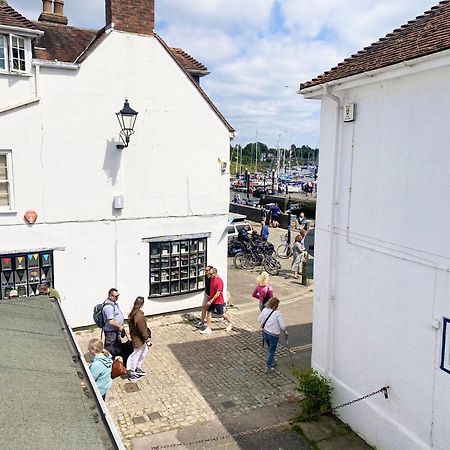 Stylish Cottage With Quay And River View Lymington Exterior foto