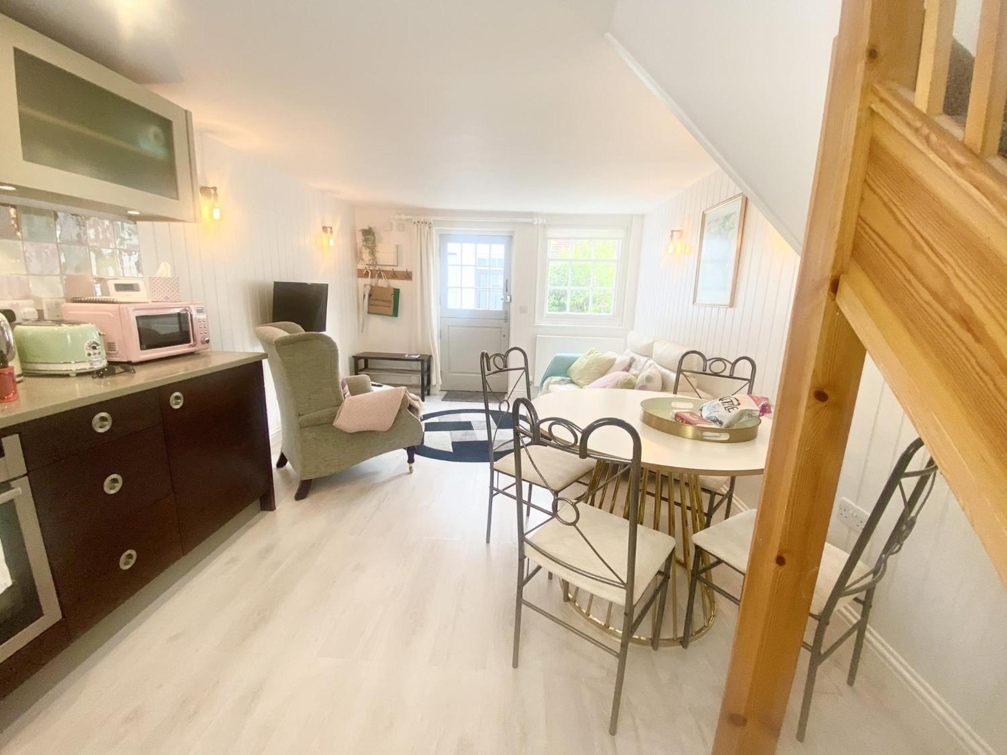 Stylish Cottage With Quay And River View Lymington Exterior foto